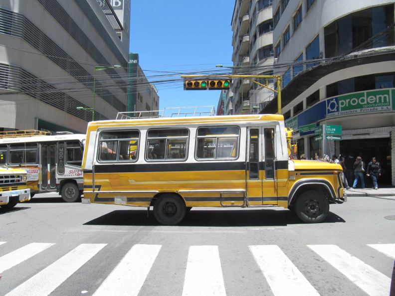 Uno de los tipicos buses de La Paz