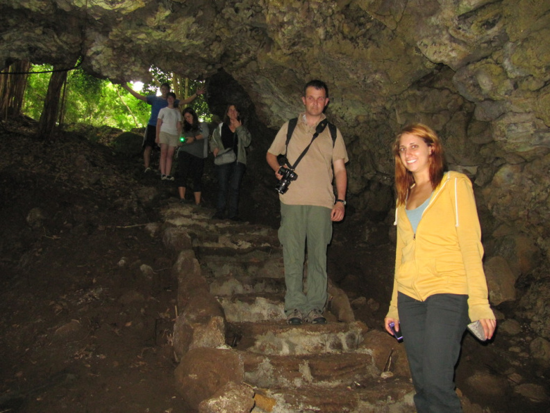 explorando un tunel de lava de unos 50 metros !!!