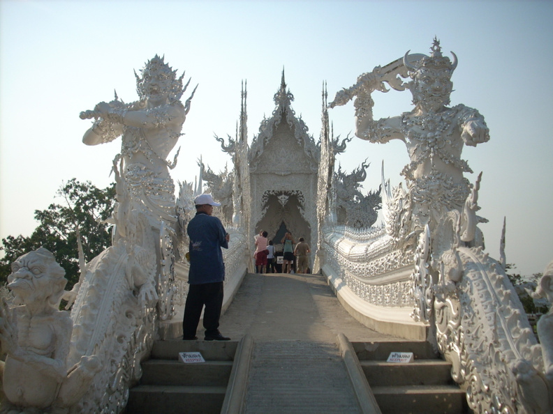 wat rong khun-white temple-033.jpg-037