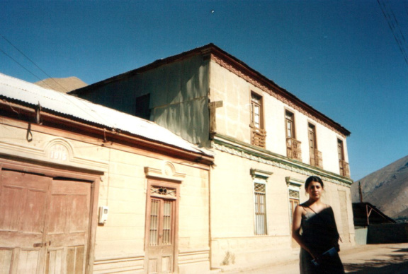 aca se ve una construcción antigua en Pisco Elqui.. no se nota mucho, mas hay el ano de construcción (1915) en la foto
