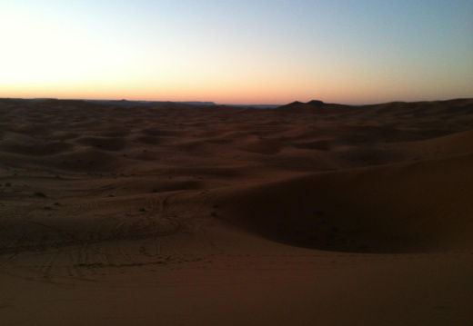 Amanecer en el desierto de Sahara (2804 visits) Amanecer en el desierto de Sahara