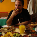 Brasileno comiendo comida Mexicana en Argentina !!! :D