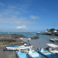 vista del mar desde el mercado de peces en Puerto Ayora
