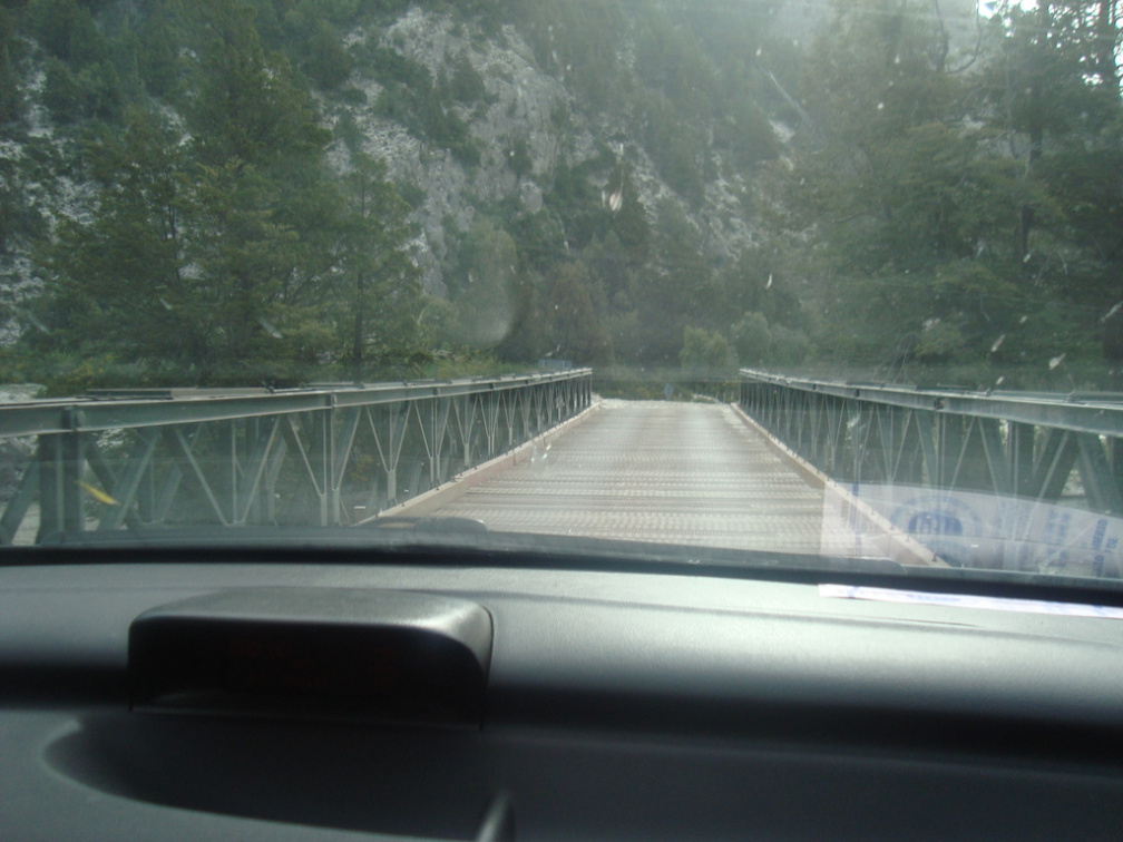 Camino a Traful.. el puente de auta velocidad.