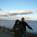VHS y Alejandra en la costanera de Punta Arenas