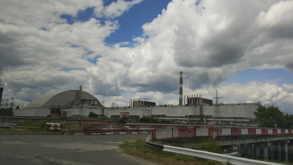 Vista de Chernobyl sarcófago desde lejos