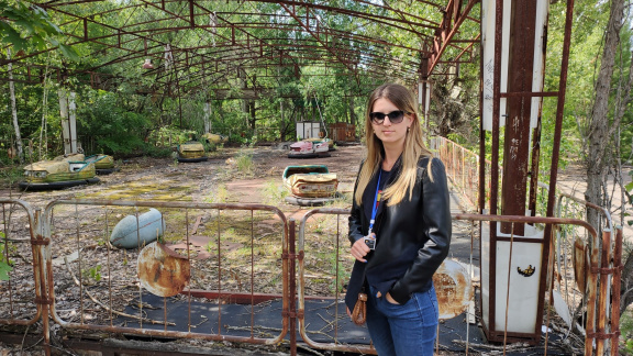 Mona en el parque de diversiones de Pripyat.